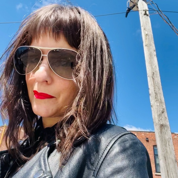 Meet your Posher, Bec - Picture 2 of 2